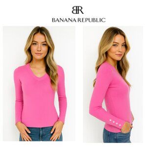 Banana Republic 100% Merino Wool Hot Pink V-Neck Top (Size S)